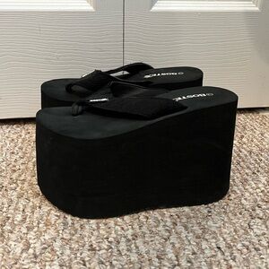 Bostex Huge Oversized Platform Black 5 inch Flip Flop Sandal - Size 7